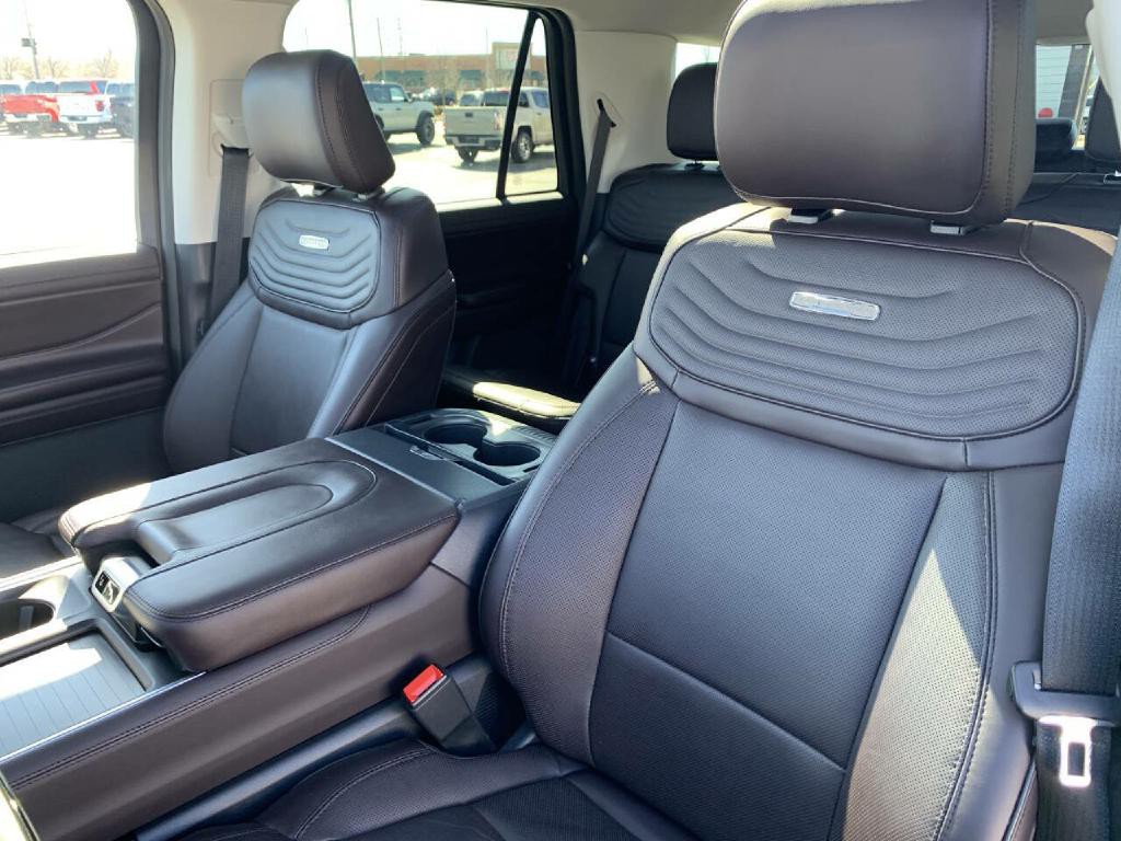 2025 Ford Expedition Image 17