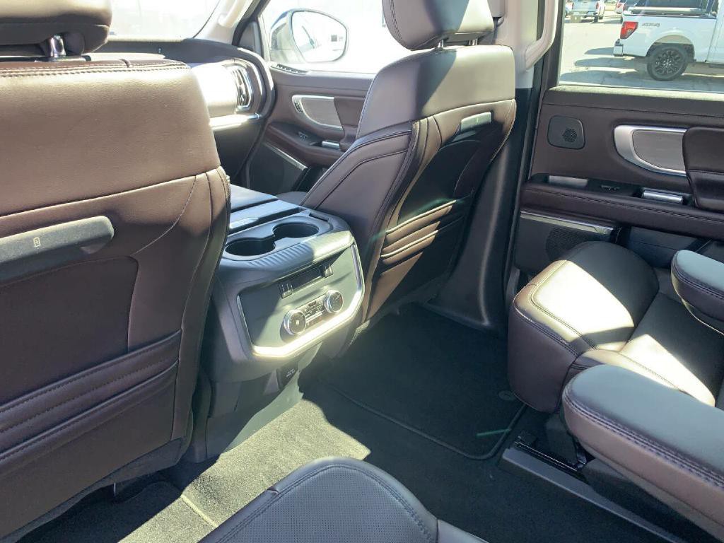 2025 Ford Expedition Image 21