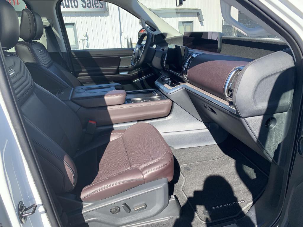 2025 Ford Expedition Image 27