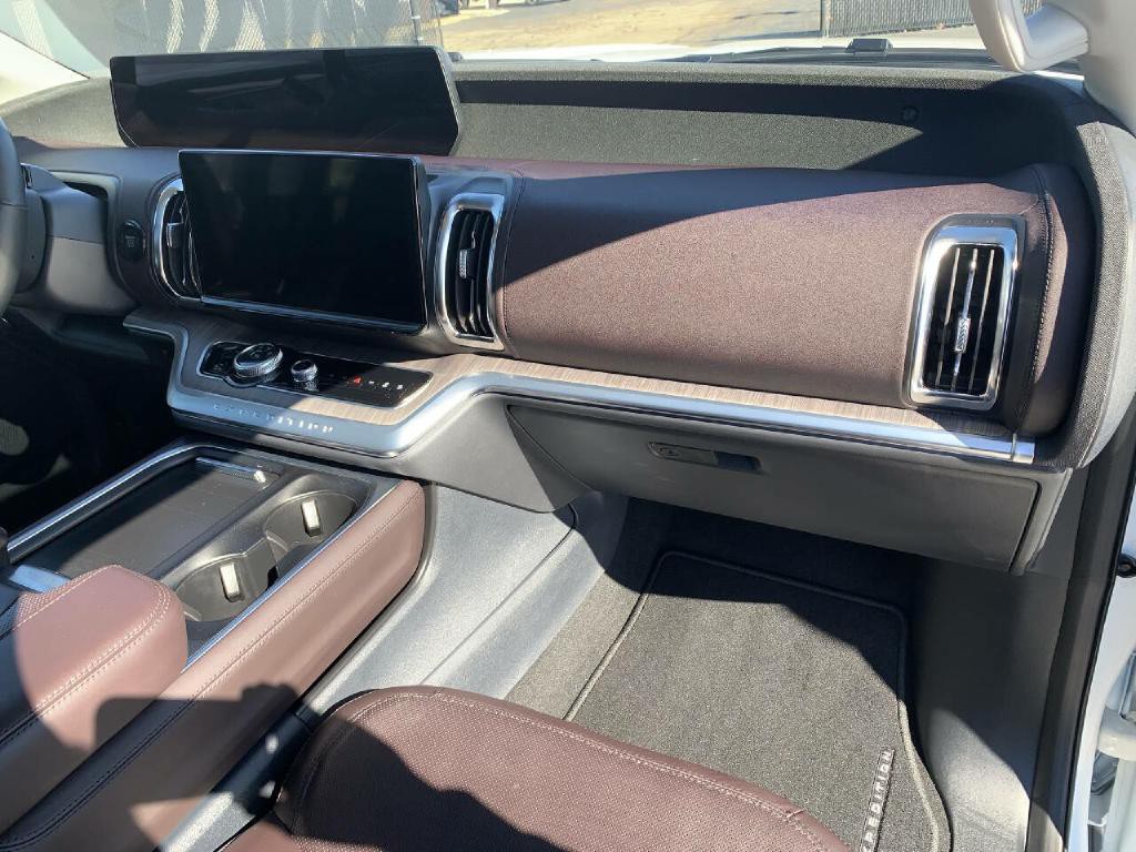 2025 Ford Expedition Image 28