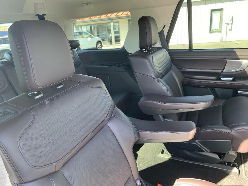 2025 Ford Expedition Image 32