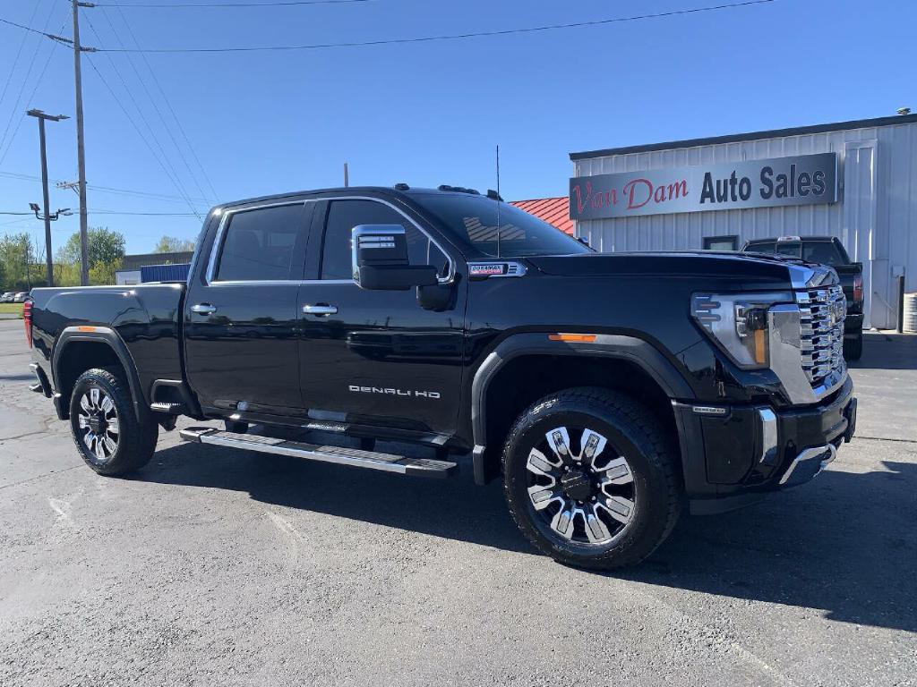 2025 GMC Sierra 2500 Image 2