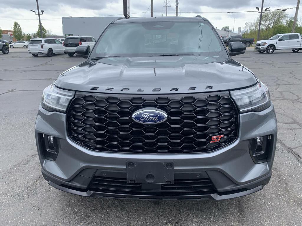 2025 Ford Explorer Image 2