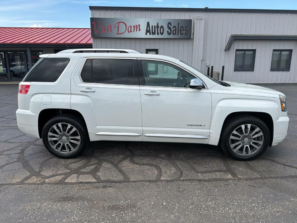 2017 GMC Terrain Image 1