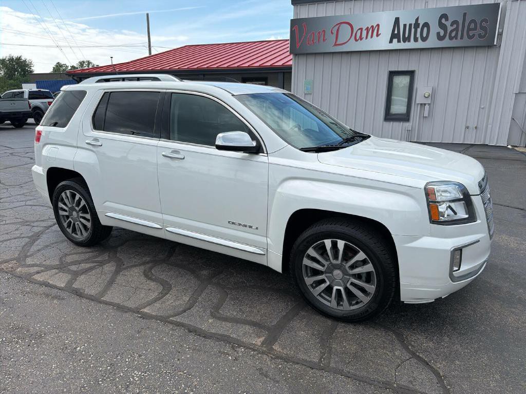 2017 GMC Terrain Image 2