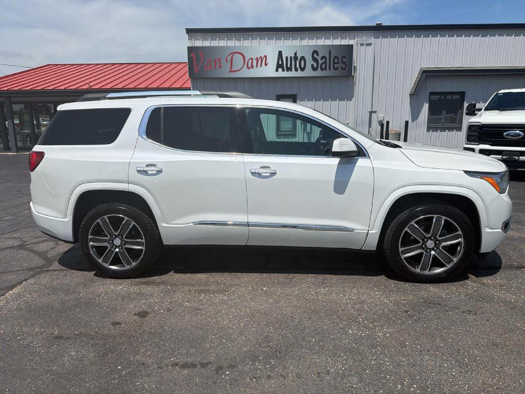 2018 GMC Acadia Image 1