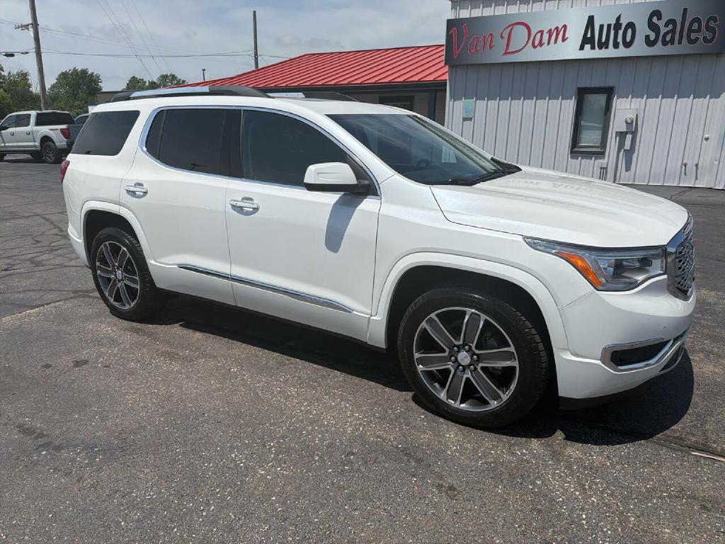 2018 GMC Acadia Image 2