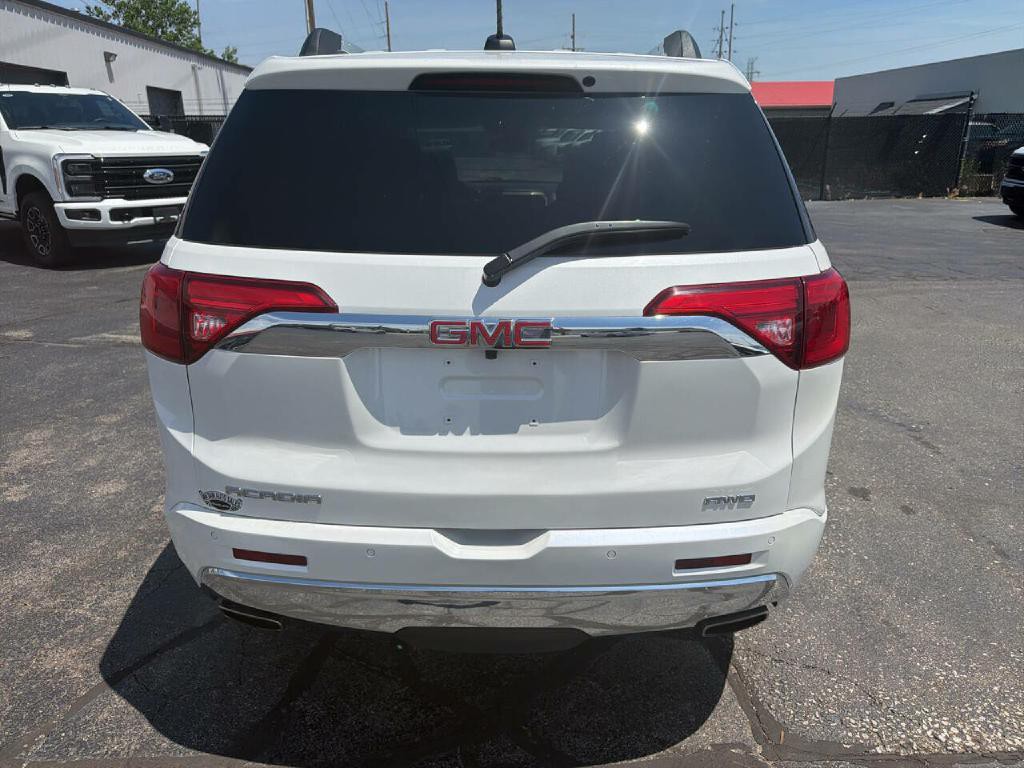 2018 GMC Acadia Image 9
