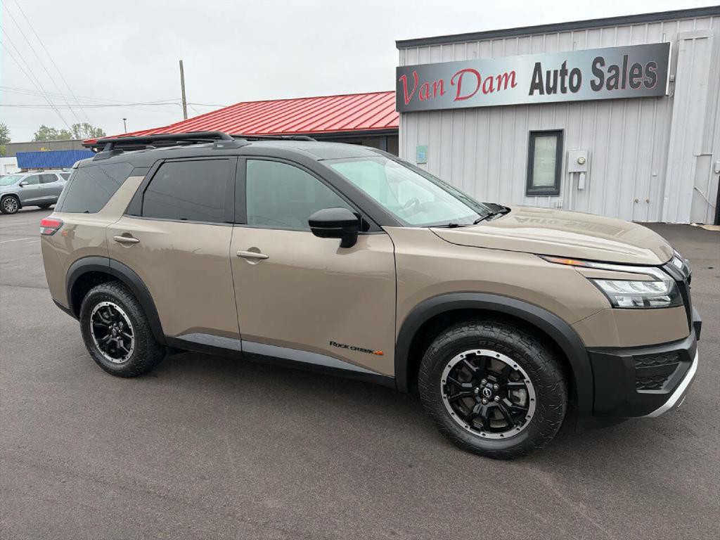 2023 Nissan Pathfinder Image 2