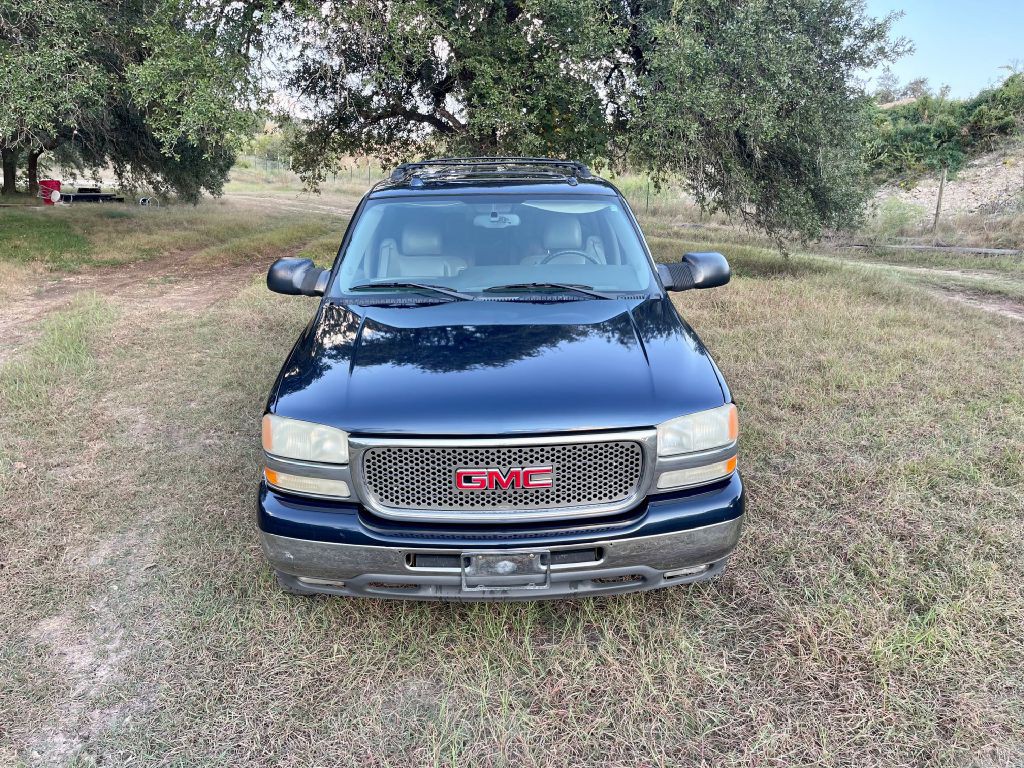 2004 GMC Yukon Image 2