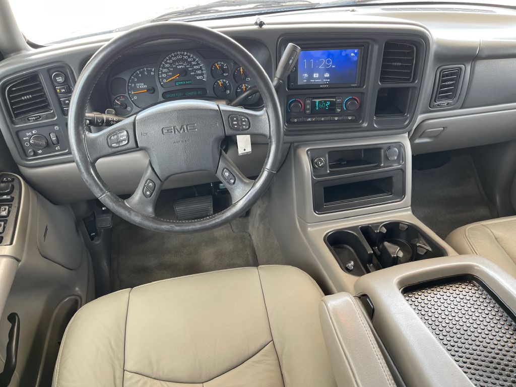 2004 GMC Yukon Image 16