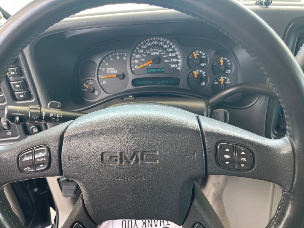 2004 GMC Yukon Image 18