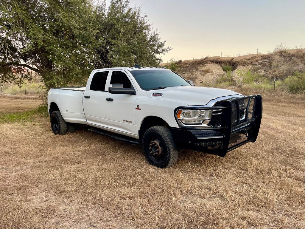 2019 RAM 3500 Image 3