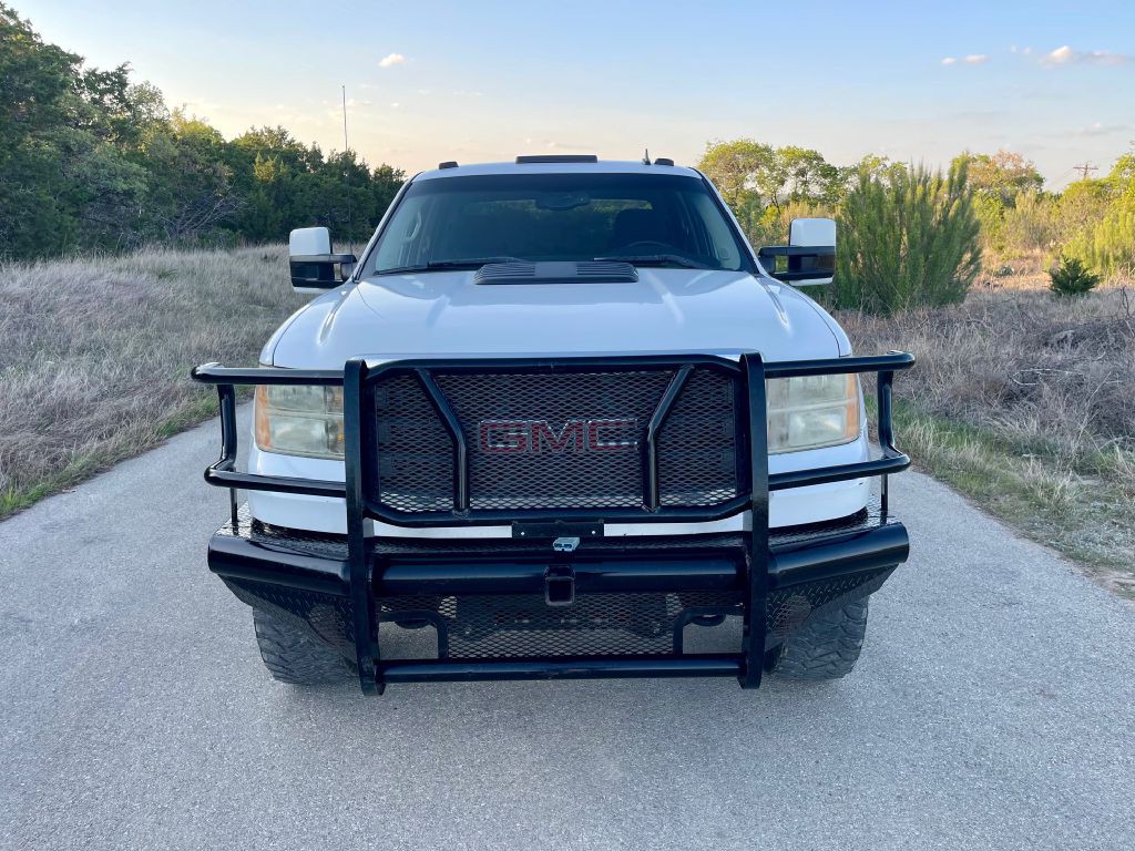 2011 GMC Sierra Image 2