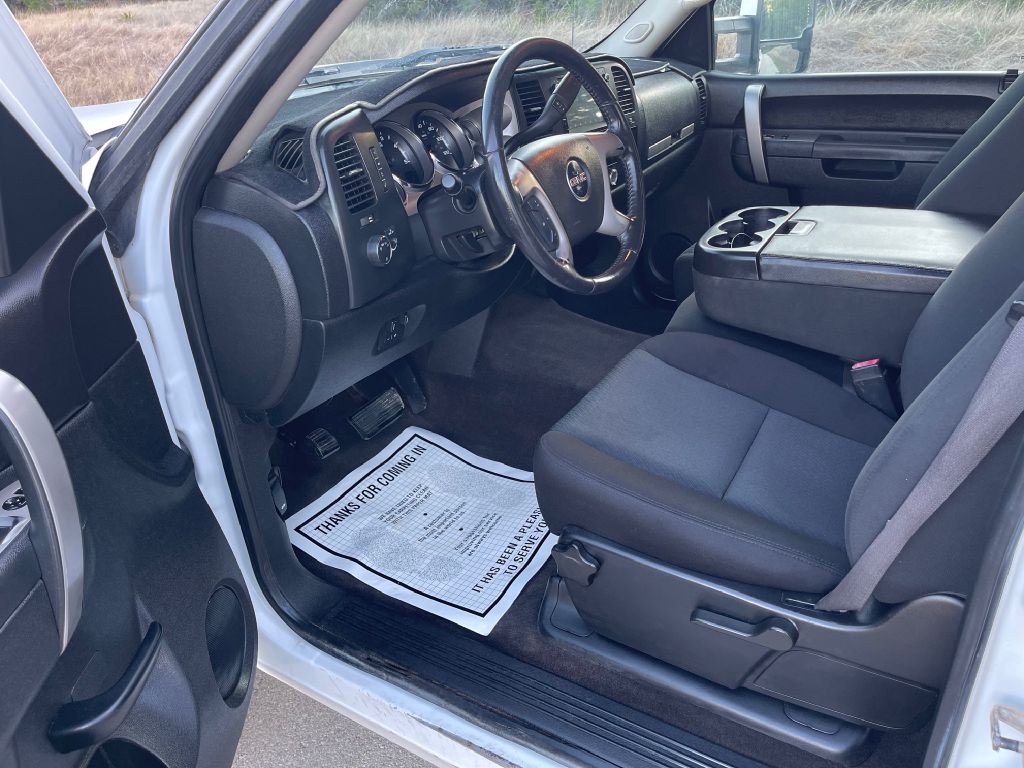 2011 GMC Sierra Image 9