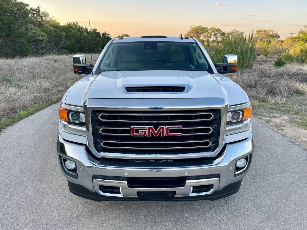 2019 GMC Sierra Image 2