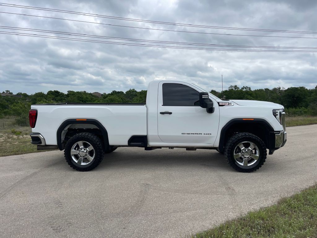 2024 GMC Sierra Image 2