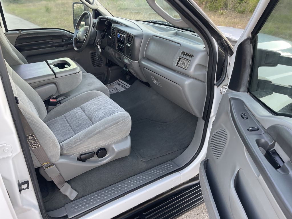 2004 Ford Excursion Image 12