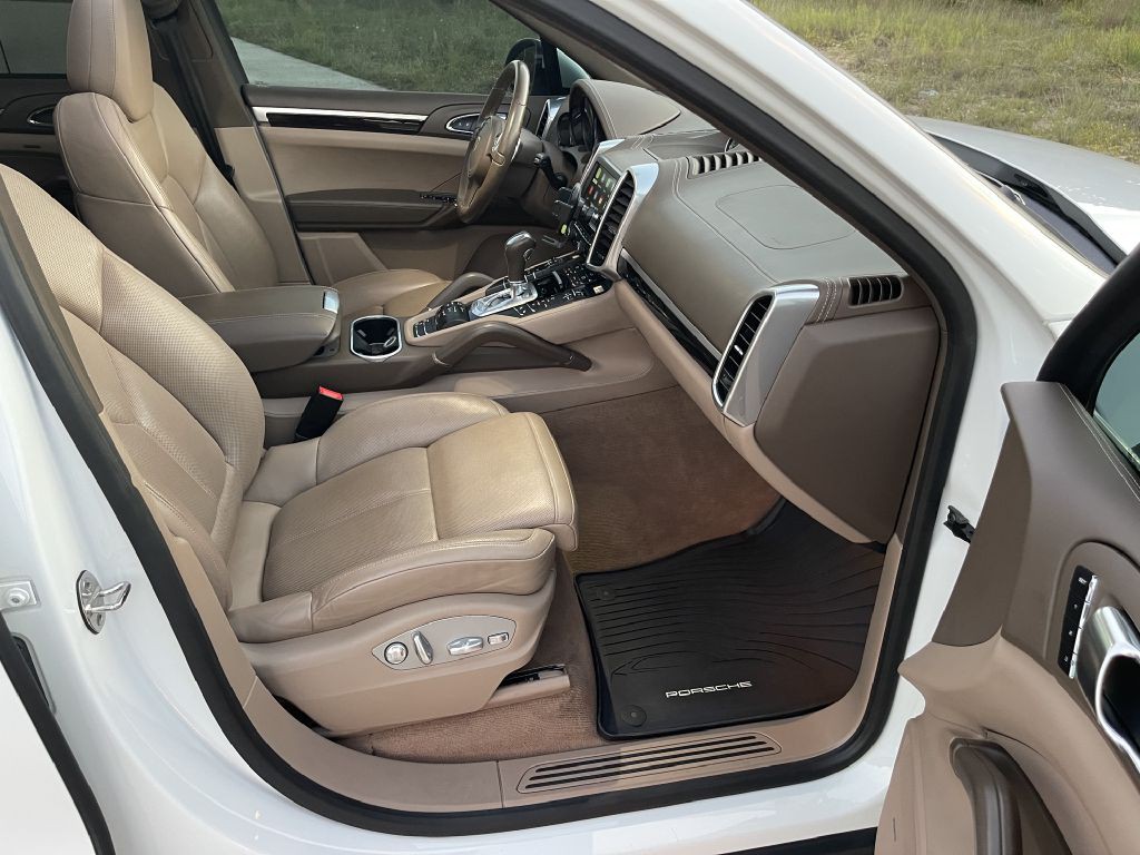 2014 Porsche Cayenne Image 12