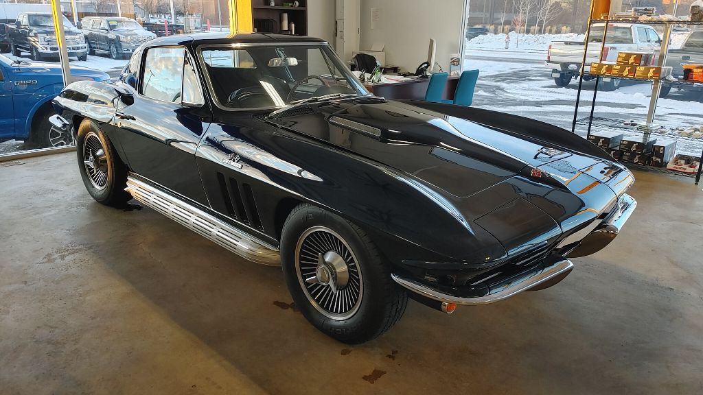1966 Chevrolet Corvette Image 3