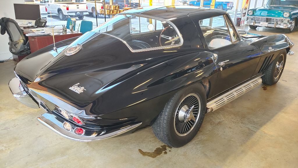 1966 Chevrolet Corvette Image 4