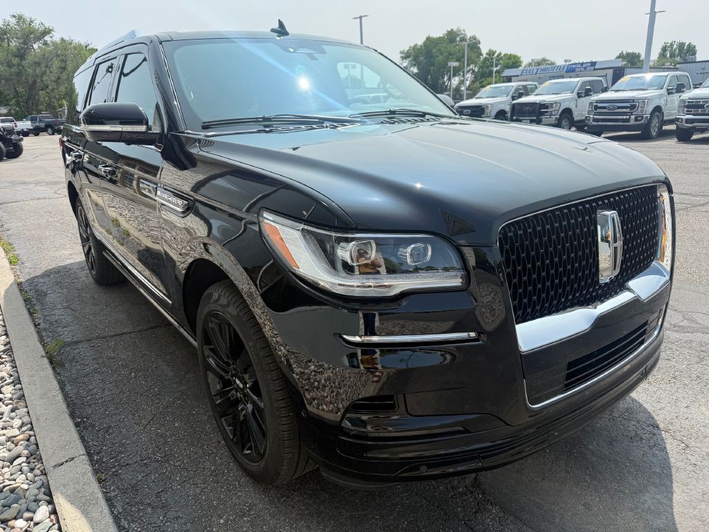 2023 Lincoln Navigator Image 2