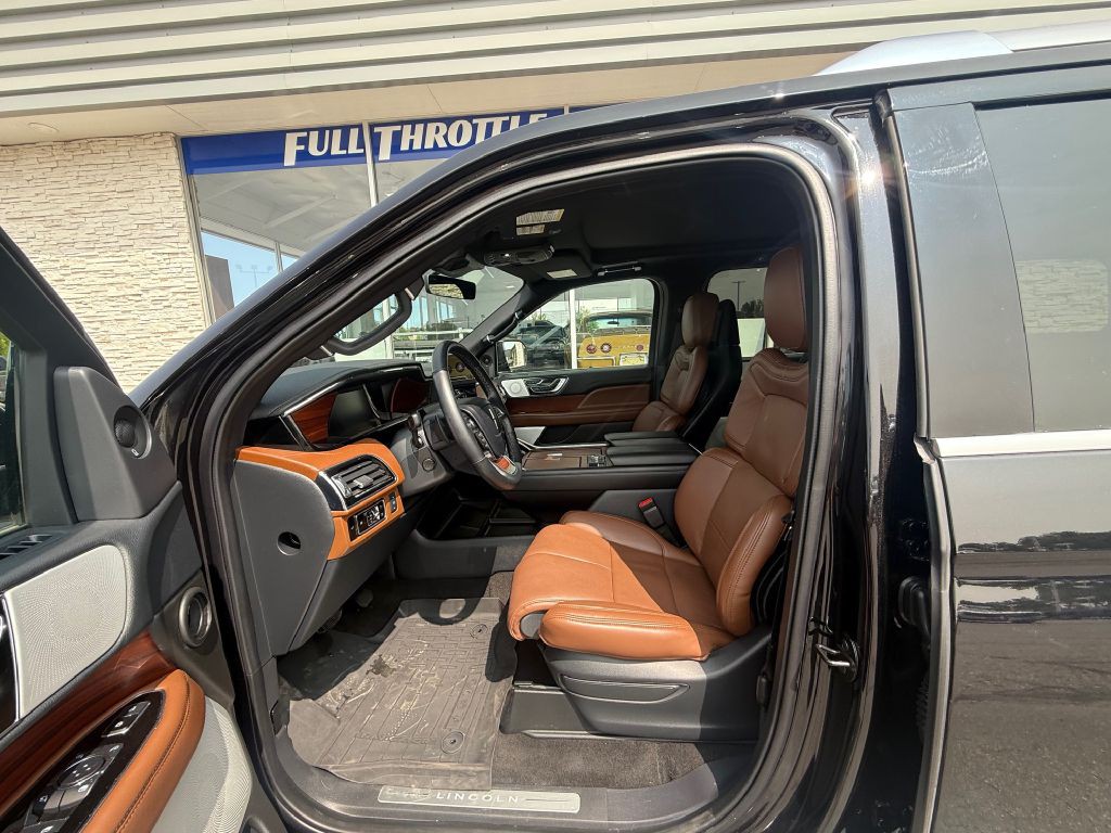 2023 Lincoln Navigator Image 9
