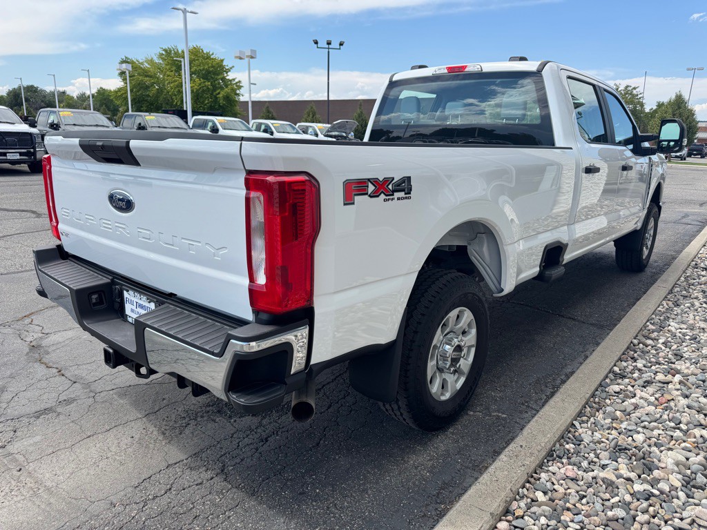 2023 Ford F-350 Image 4