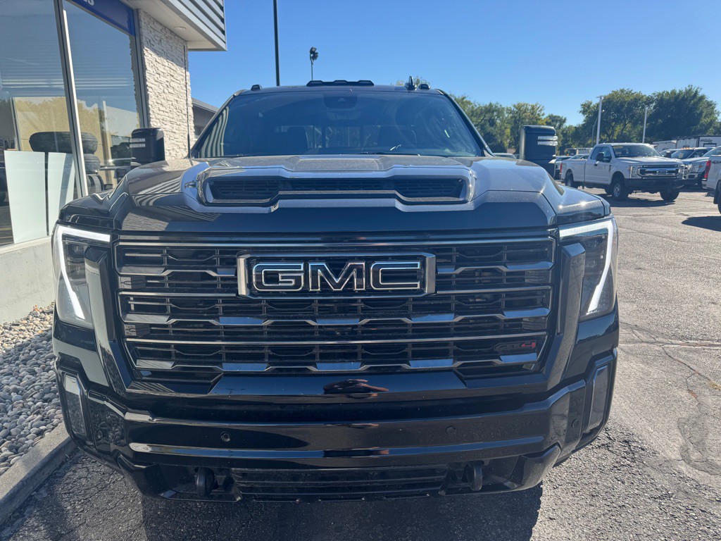 2024 GMC Sierra 3500 Image 3