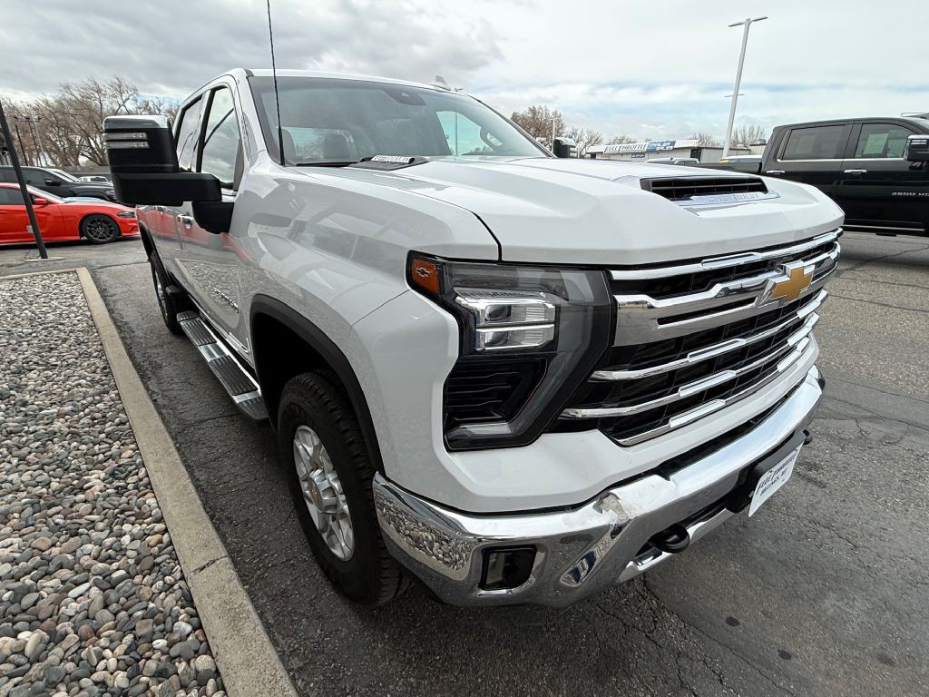 2024 Chevrolet Silverado 1500 Image 3