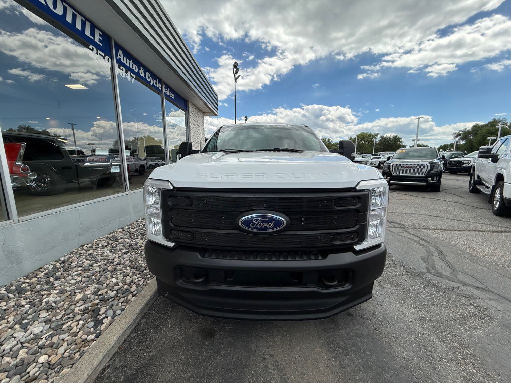 2023 Ford F-350 Image 2