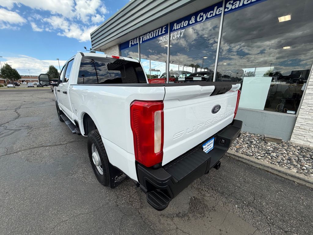 2023 Ford F-350 Image 4
