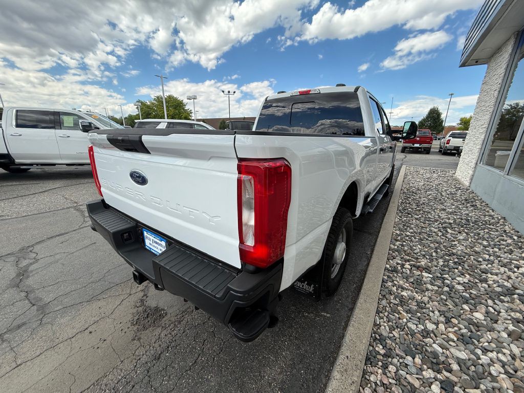 2023 Ford F-350 Image 6