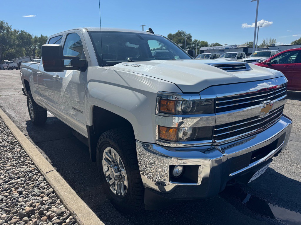 2017 Chevrolet Silverado 1500 Image 3