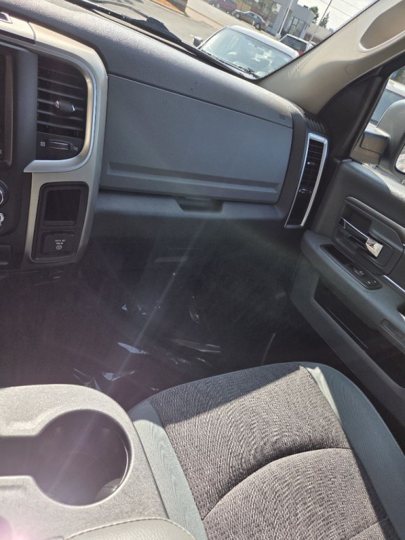2014 RAM 1500 Image 17