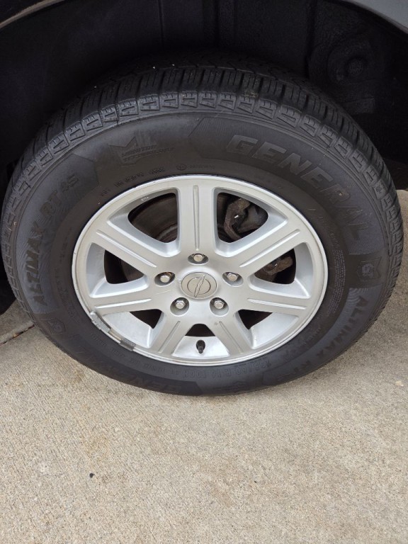 2011 Chrysler Town & Country Image 7