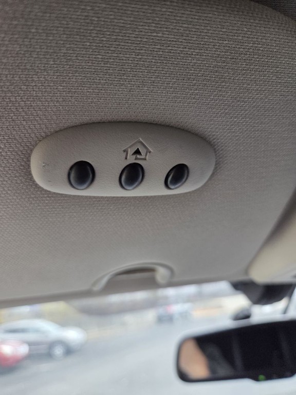 2011 Chrysler Town & Country Image 19