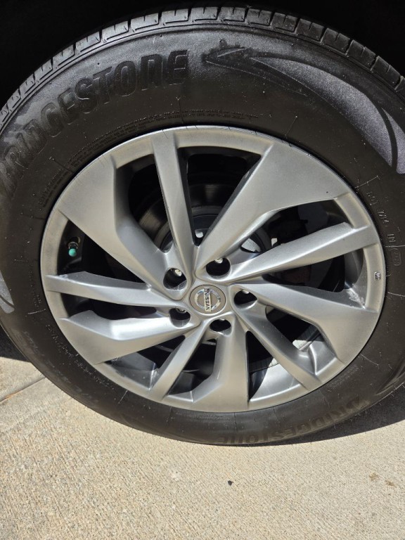 2015 Nissan Rogue Image 18