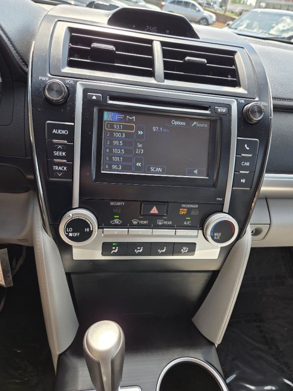 2012 Toyota Camry Image 12