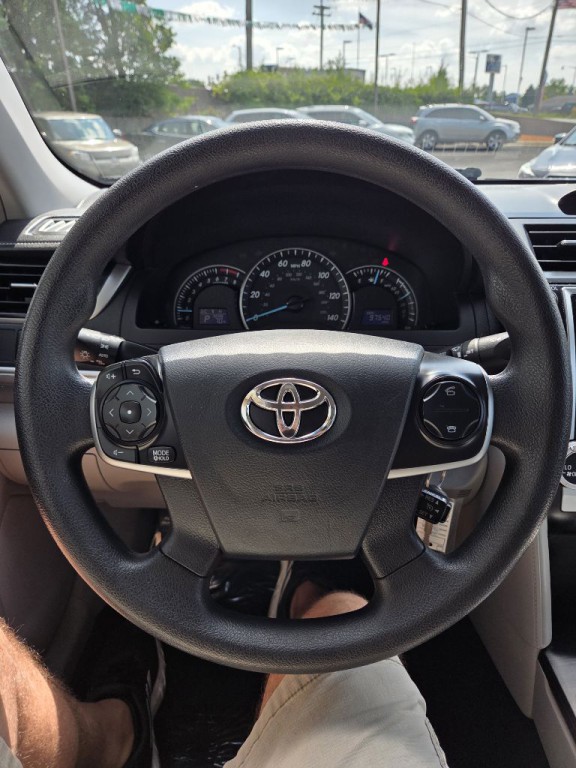 2012 Toyota Camry Image 17
