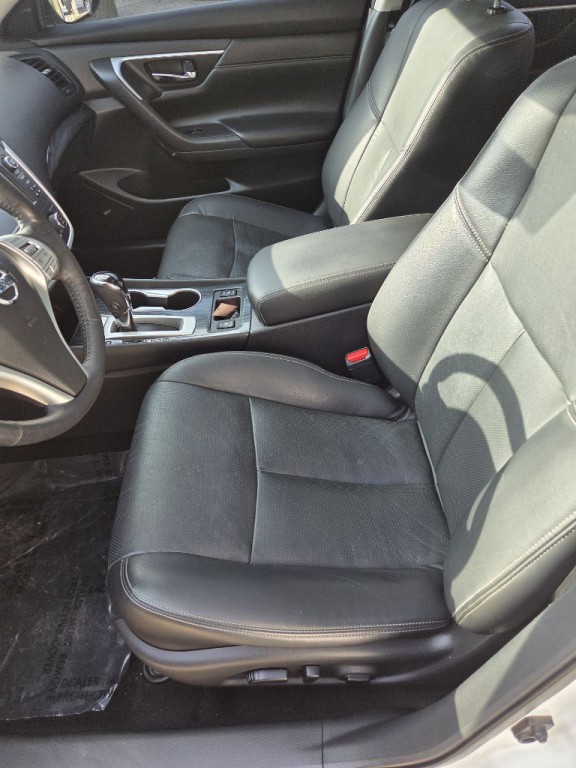 2016 Nissan Altima Image 8