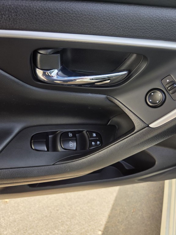 2016 Nissan Altima Image 10