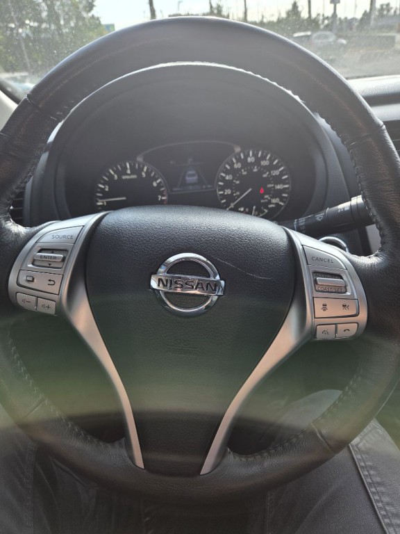 2016 Nissan Altima Image 12