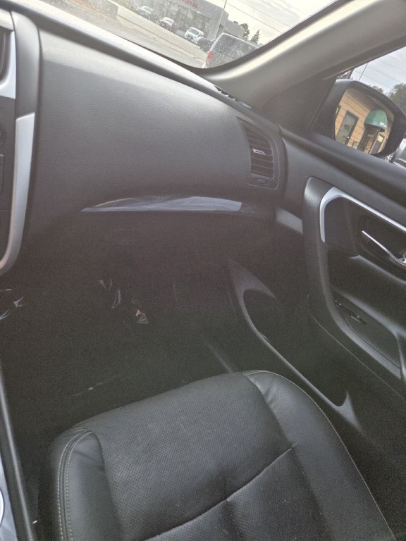 2016 Nissan Altima Image 18