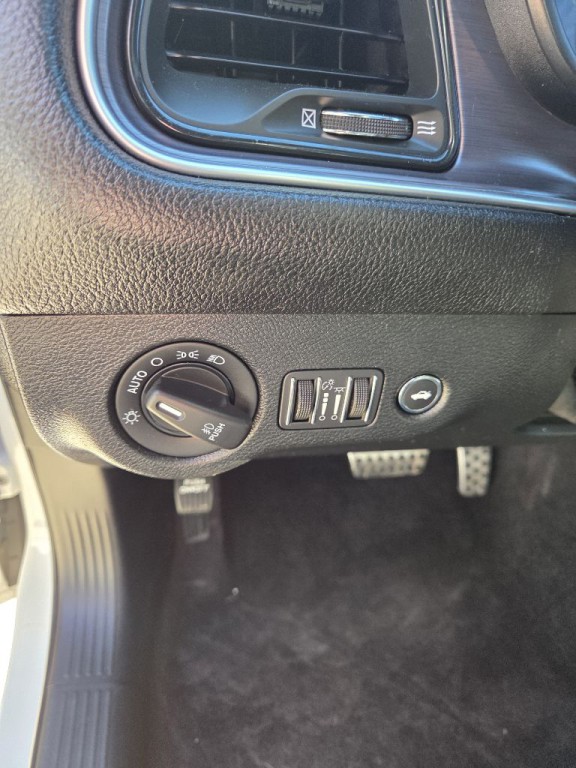 2018 Dodge Challenger Image 12