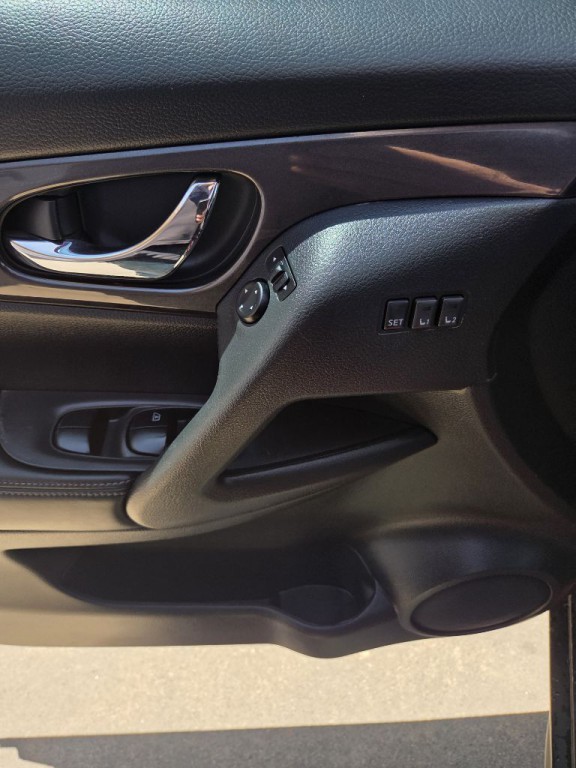 2018 Nissan Rogue Image 12