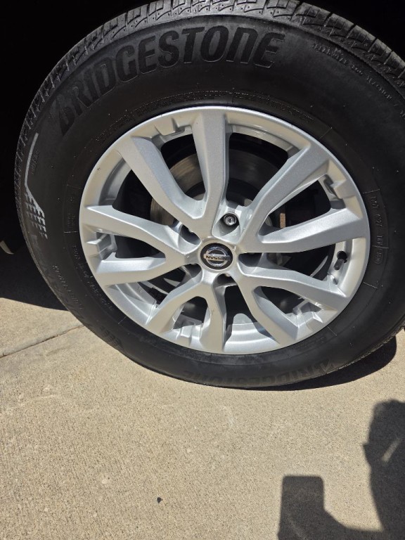 2018 Nissan Rogue Image 17