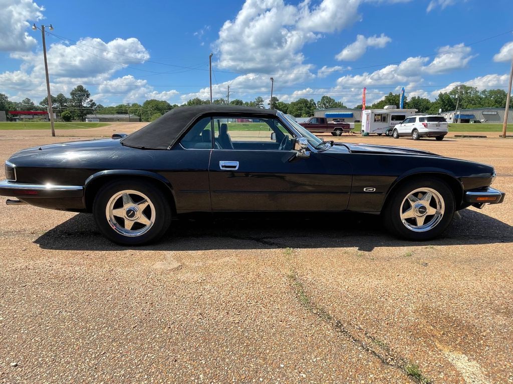 1993 Jaguar XJ Image 1