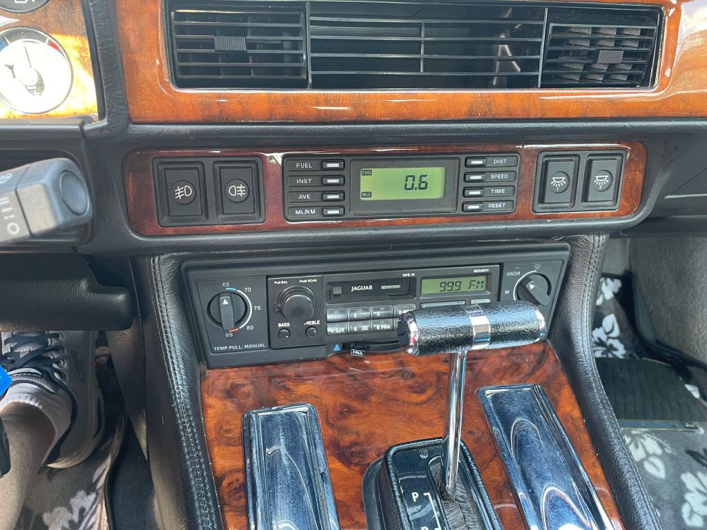 1993 Jaguar XJ Image 14