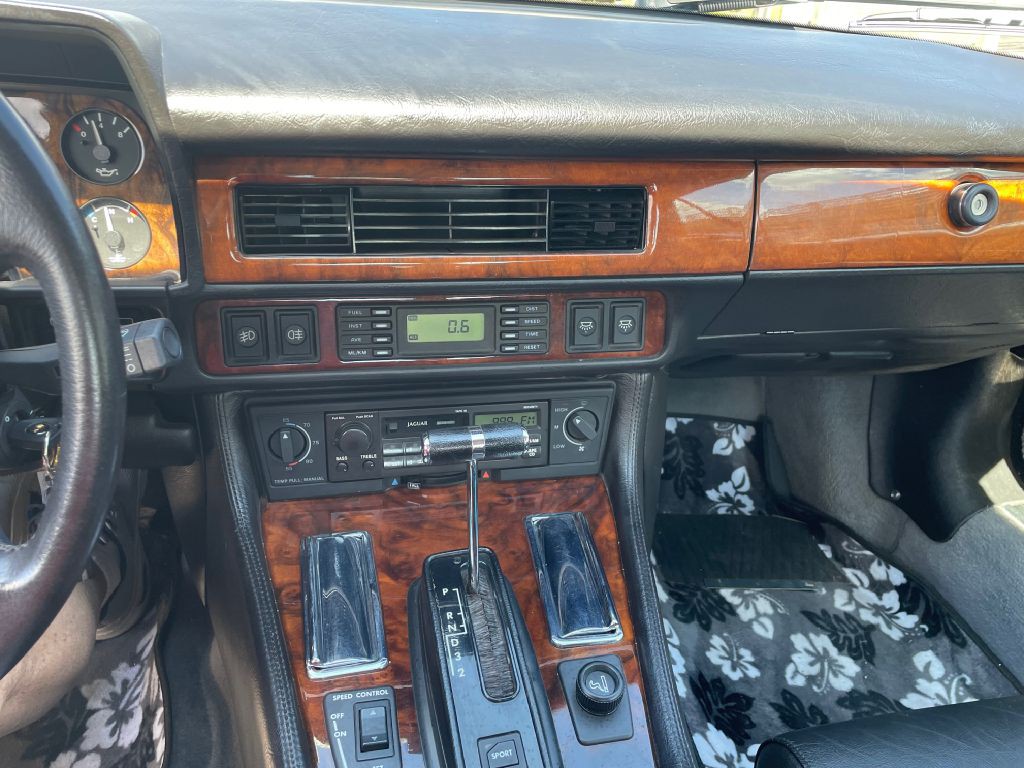 1993 Jaguar XJ Image 15